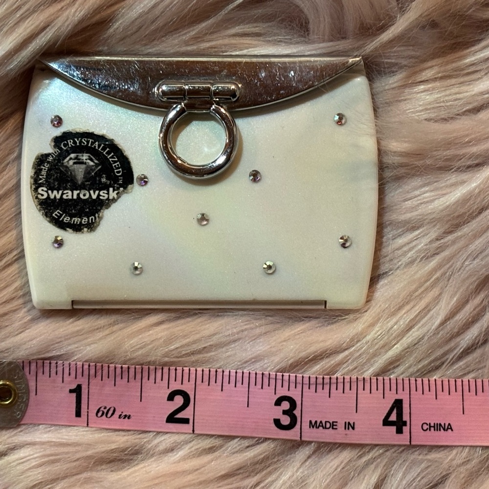 💎💎RARE… Swarovski Crystal-Embellished White and Gold Vintage Compact Mirror💎💎 - Picture 10 of 11